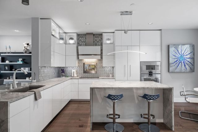 353 E Liberty Drive, Wheaton, IL 60187