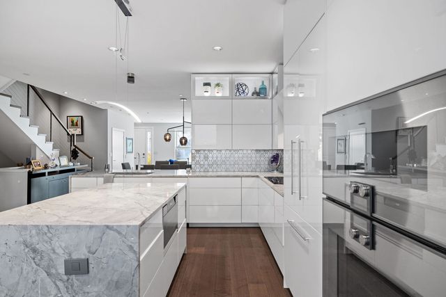 353 E Liberty Drive, Wheaton, IL 60187