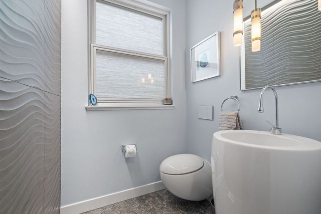 353 E Liberty Drive, Wheaton, IL 60187