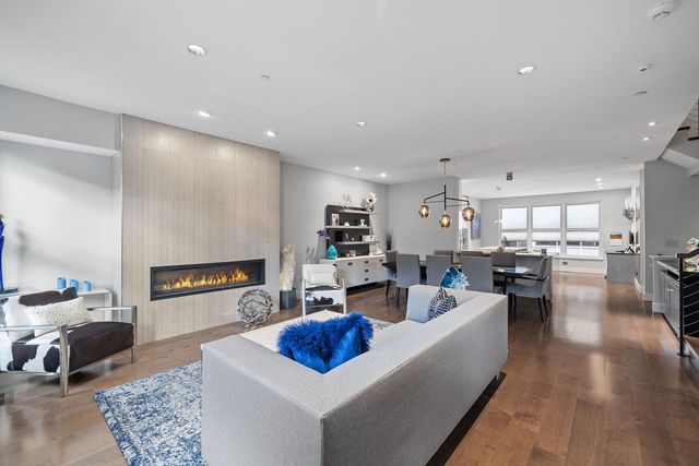 353 E Liberty Drive, Wheaton, IL 60187