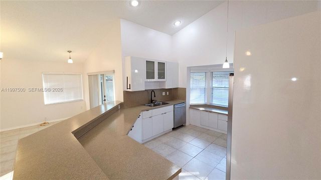 3247 NW 123rd Ave, Sunrise, FL 33323