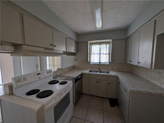 1606 Spicewood Dr, Corpus Christi, TX 78412