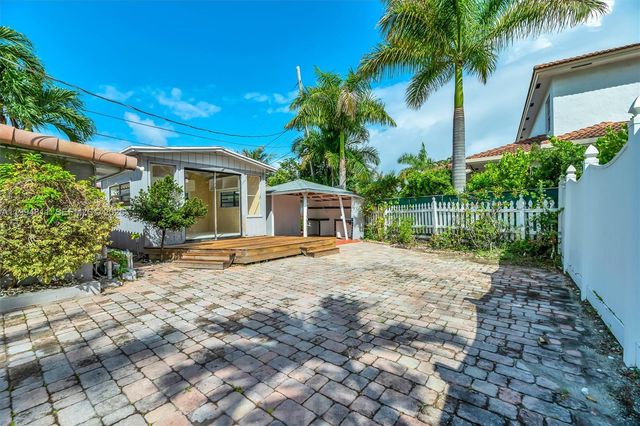 1117 SE 5th St, Deerfield Beach, FL 33441