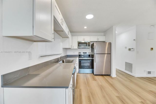 1117 SE 5th St, Deerfield Beach, FL 33441