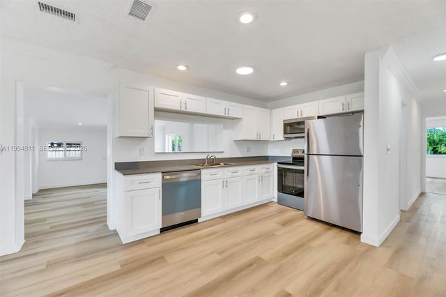 1117 SE 5th St, Deerfield Beach, FL 33441