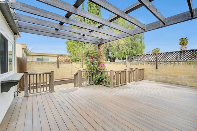 37690 Los Arboles Dr, Fremont, CA 94536