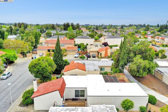 37690 Los Arboles Dr, Fremont, CA 94536