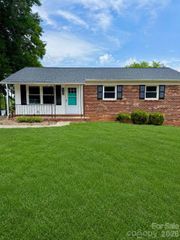 130 N Arlington Avenue, Jonesville, NC 28642