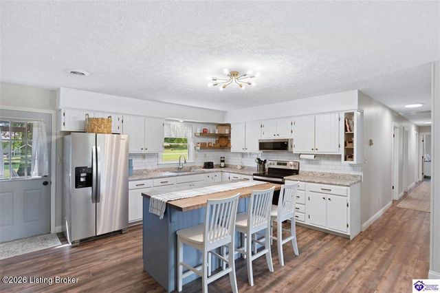 161 Lombardy Dr, Cecilia, KY 42724