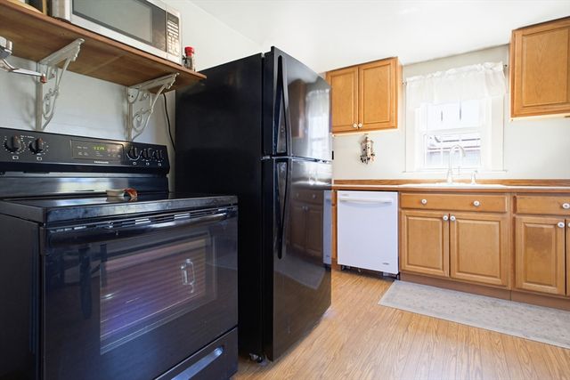 136 Chapel St, Gardner, MA 01440