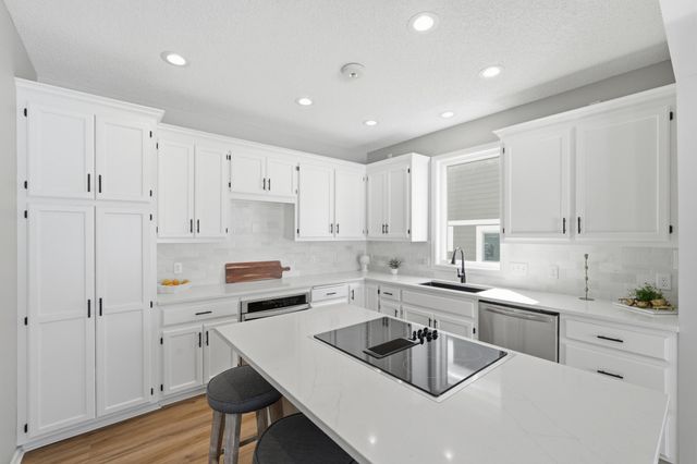 3868 Green Heights Trail SW, Prior Lake, MN 55372