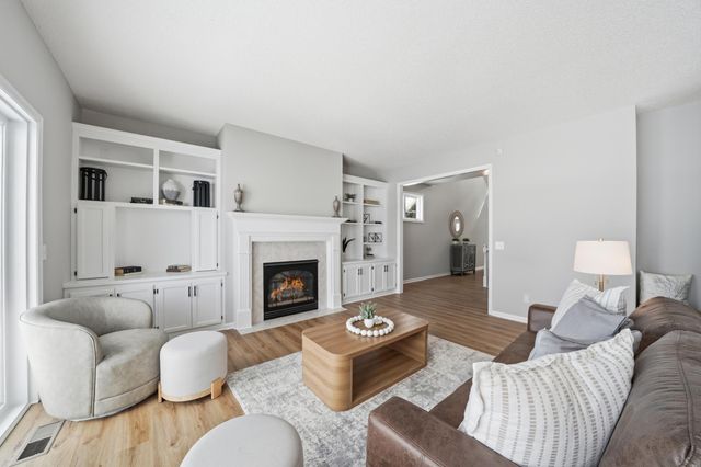 3868 Green Heights Trail SW, Prior Lake, MN 55372