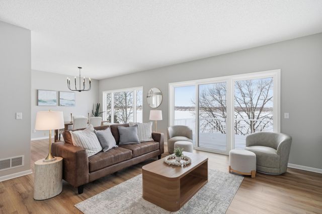 3868 Green Heights Trail SW, Prior Lake, MN 55372