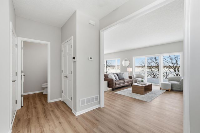 3868 Green Heights Trail SW, Prior Lake, MN 55372