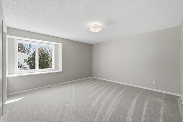 3868 Green Heights Trail SW, Prior Lake, MN 55372