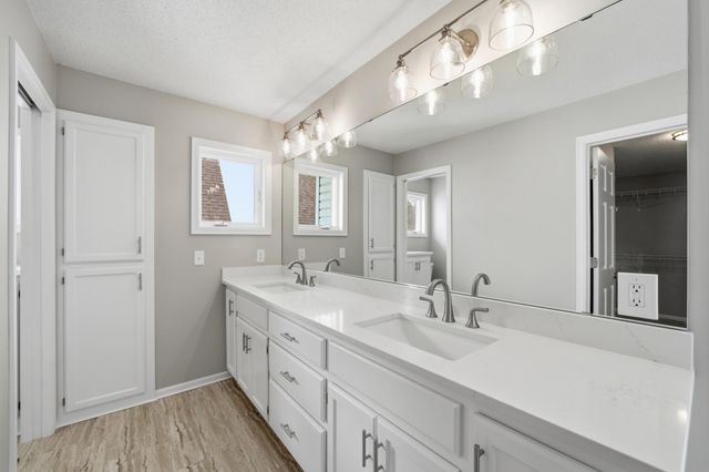 3868 Green Heights Trail SW, Prior Lake, MN 55372