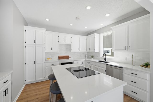 3868 Green Heights Trail SW, Prior Lake, MN 55372