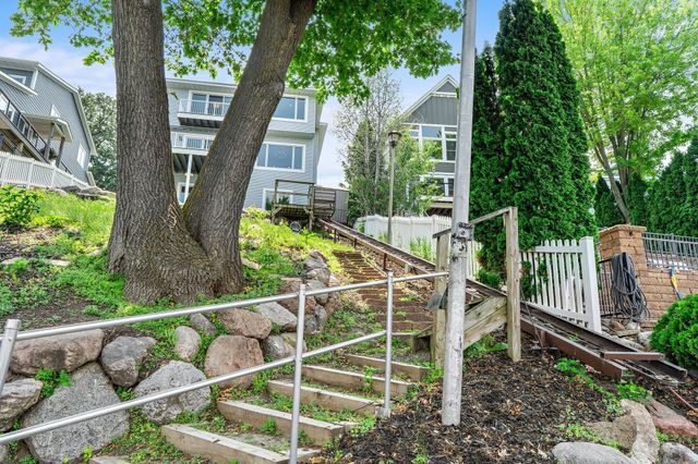 3868 Green Heights Trail SW, Prior Lake, MN 55372