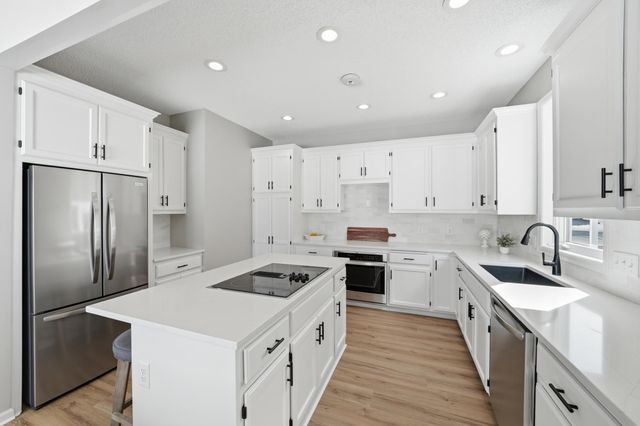 3868 Green Heights Trail SW, Prior Lake, MN 55372