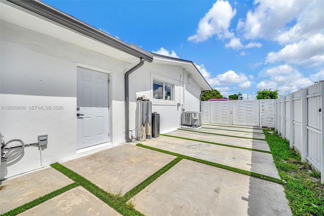 10202 SW 33rd St, Miami, FL 33165