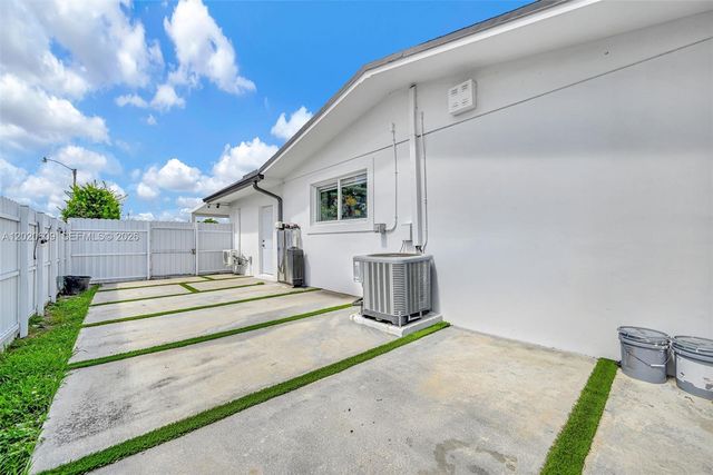 10202 SW 33rd St, Miami, FL 33165