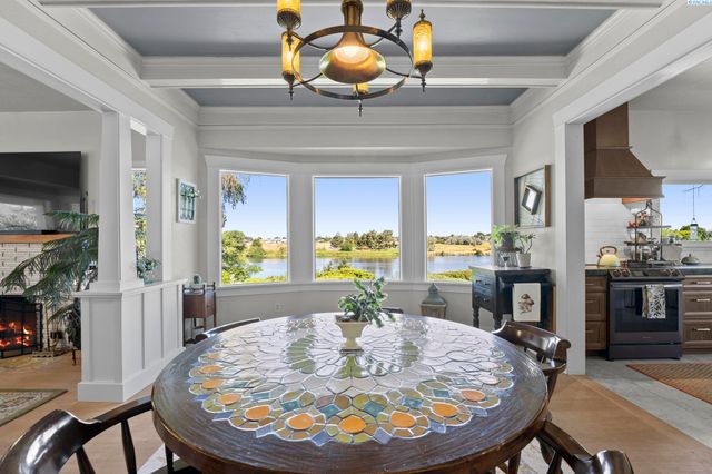 106 7th St, Prosser, WA 99350