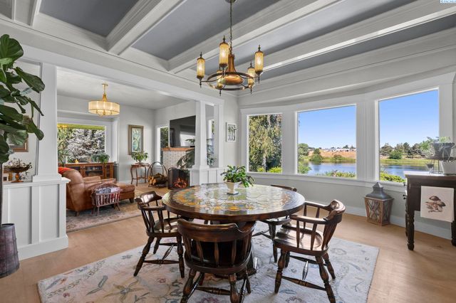 106 7th St, Prosser, WA 99350