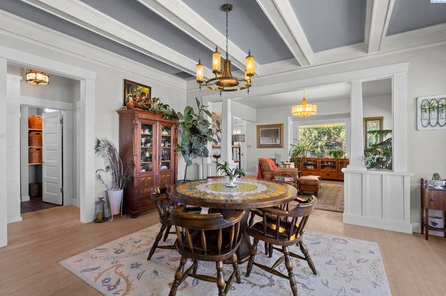 106 7th St, Prosser, WA 99350