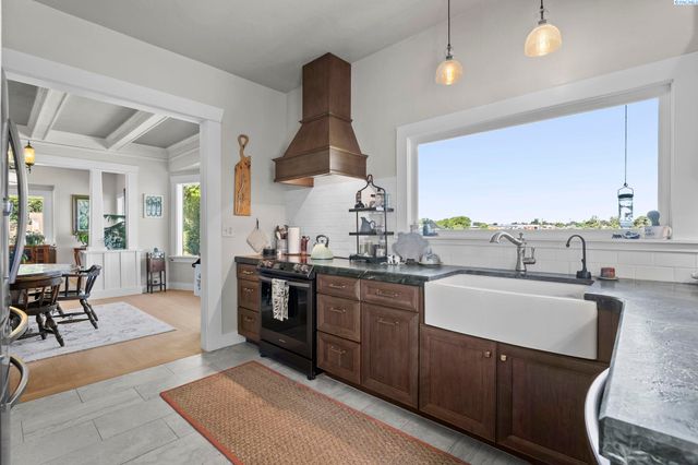 106 7th St, Prosser, WA 99350