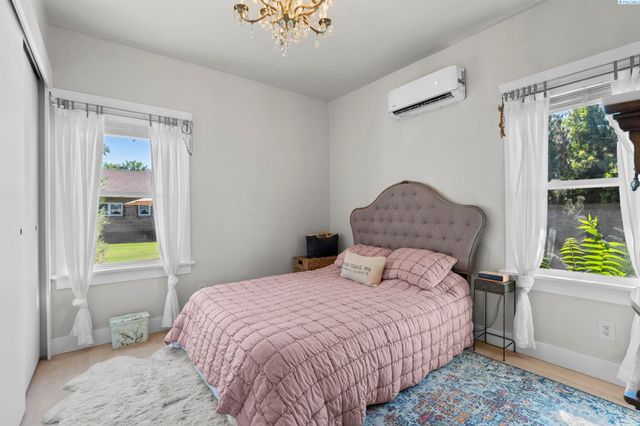 106 7th St, Prosser, WA 99350