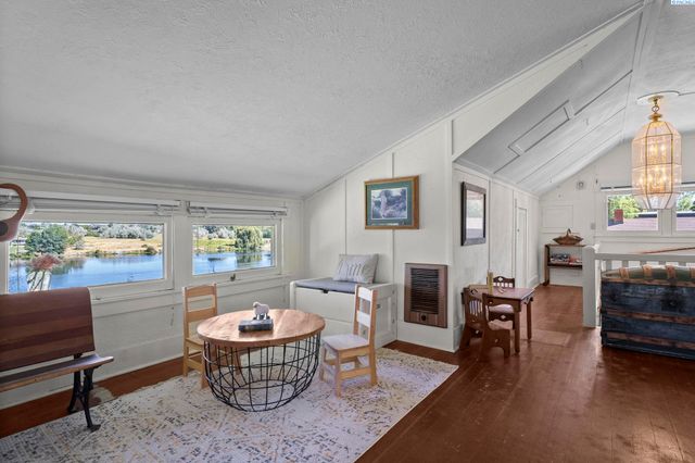 106 7th St, Prosser, WA 99350