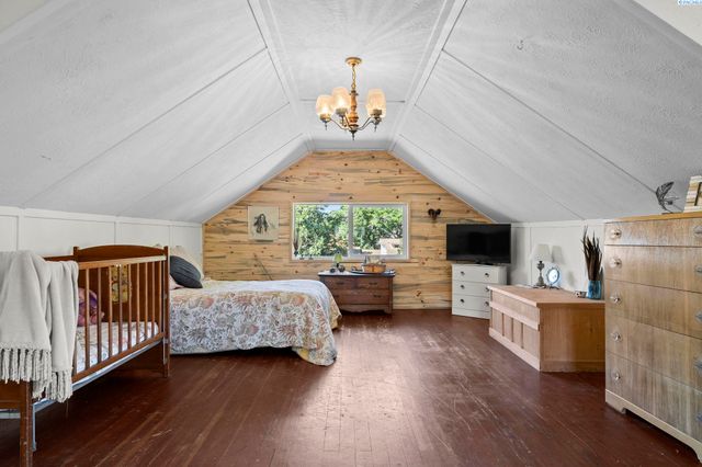 106 7th St, Prosser, WA 99350