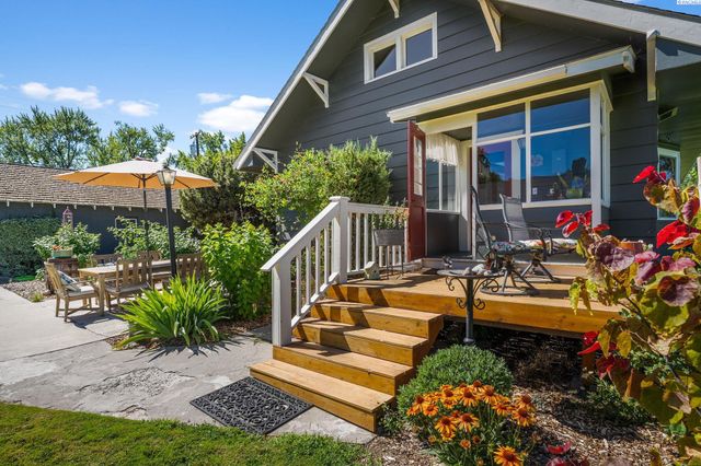 106 7th St, Prosser, WA 99350