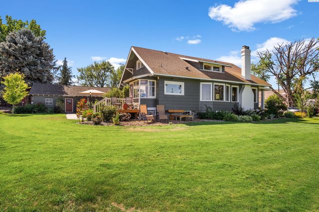 106 7th St, Prosser, WA 99350