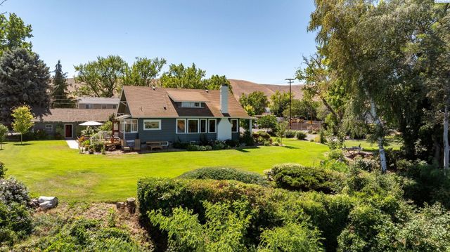 106 7th St, Prosser, WA 99350