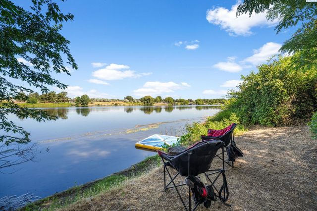 106 7th St, Prosser, WA 99350