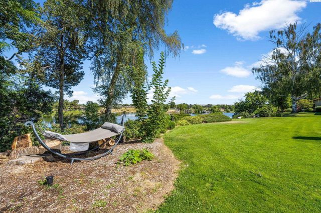 106 7th St, Prosser, WA 99350