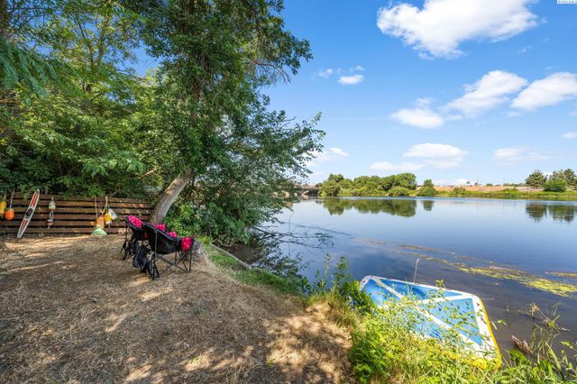 106 7th St, Prosser, WA 99350