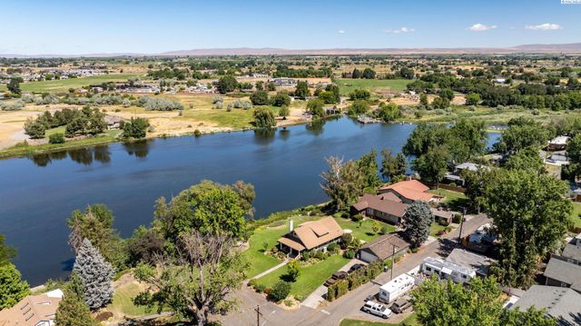 106 7th St, Prosser, WA 99350