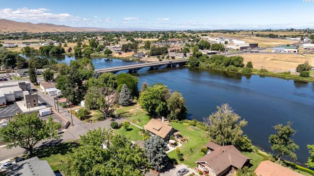 106 7th St, Prosser, WA 99350