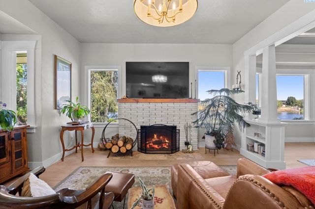 106 7th St, Prosser, WA 99350