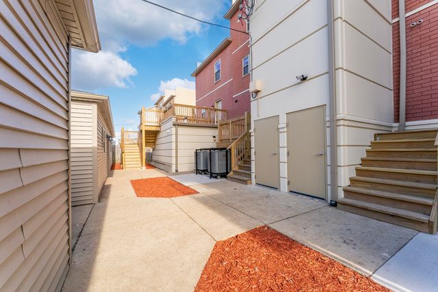 220 S Western Avenue A, Chicago, IL 60612