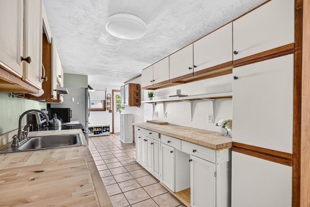93 Shore Drive, Plymouth, MA 02360