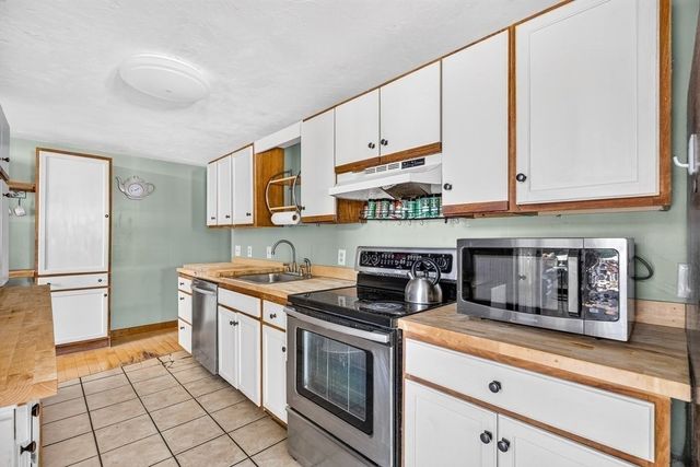 93 Shore Drive, Plymouth, MA 02360
