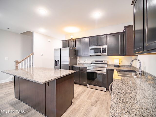 495 Harper Village Way, Lenoir City, TN 37771