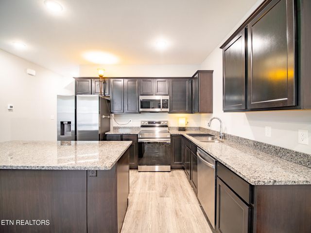 495 Harper Village Way, Lenoir City, TN 37771