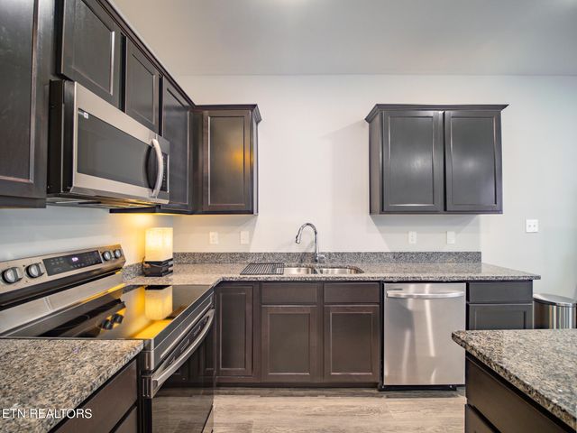 495 Harper Village Way, Lenoir City, TN 37771