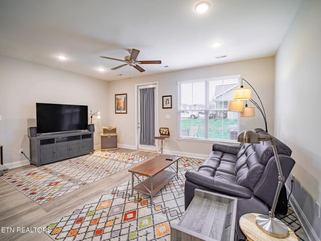 495 Harper Village Way, Lenoir City, TN 37771