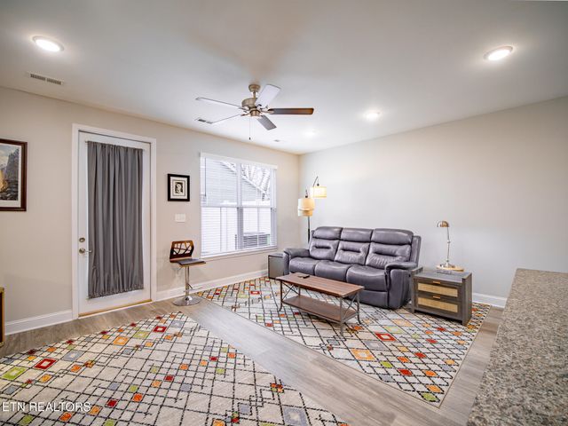 495 Harper Village Way, Lenoir City, TN 37771