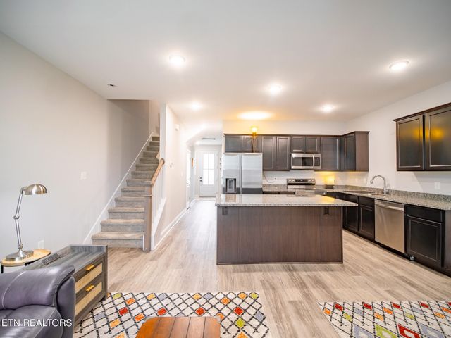 495 Harper Village Way, Lenoir City, TN 37771